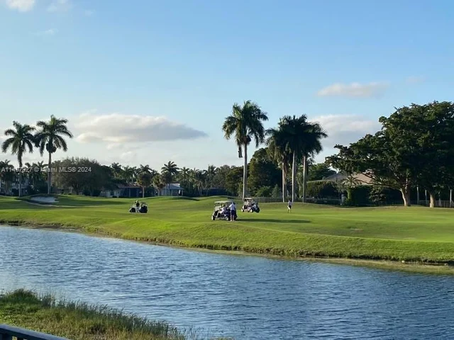 2585 Mayfair Ln, Weston FL 33327