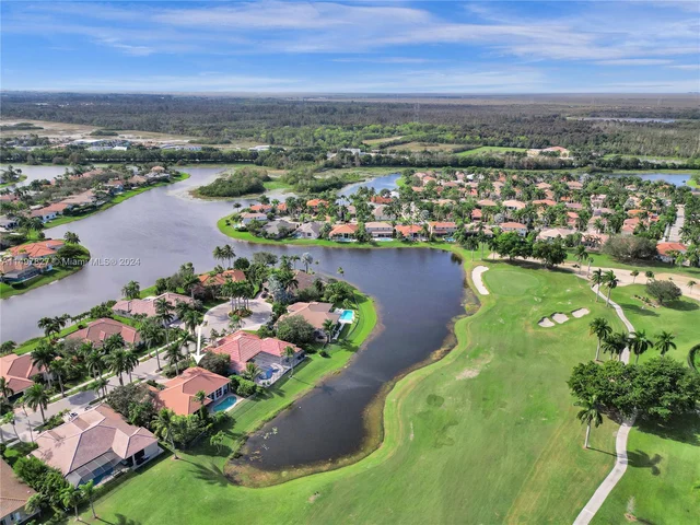 2585 Mayfair Ln, Weston FL 33327