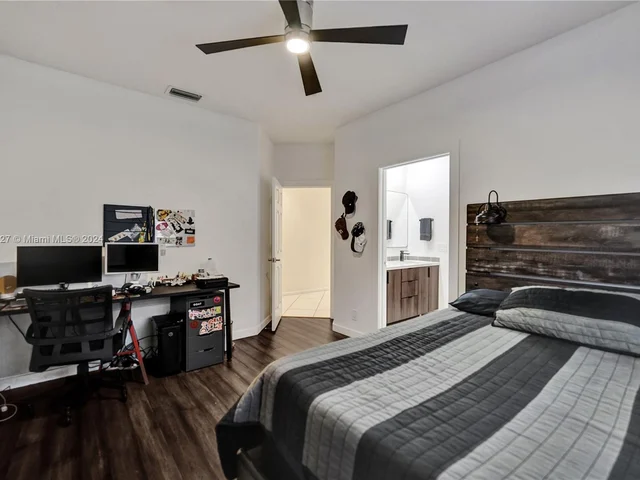 2585 Mayfair Ln, Weston FL 33327