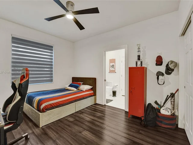 2585 Mayfair Ln, Weston FL 33327