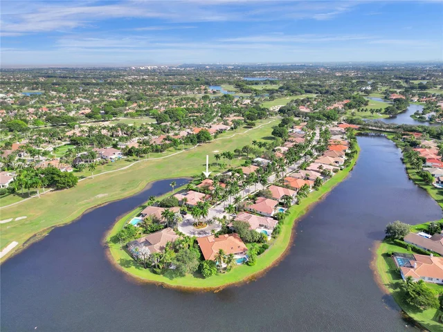 2585 Mayfair Ln, Weston FL 33327