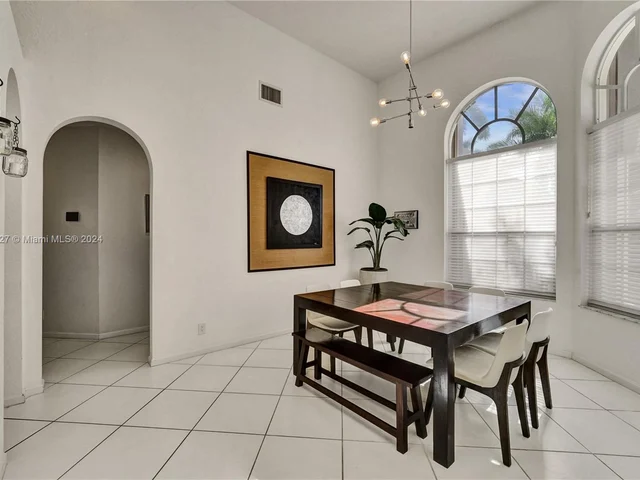 2585 Mayfair Ln, Weston FL 33327