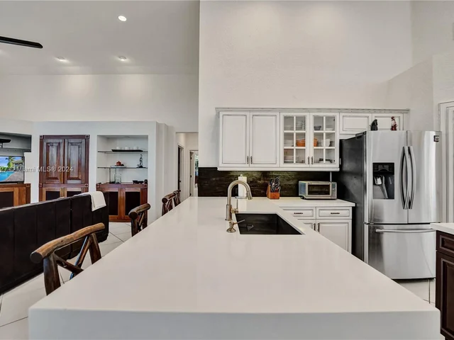 2585 Mayfair Ln, Weston FL 33327