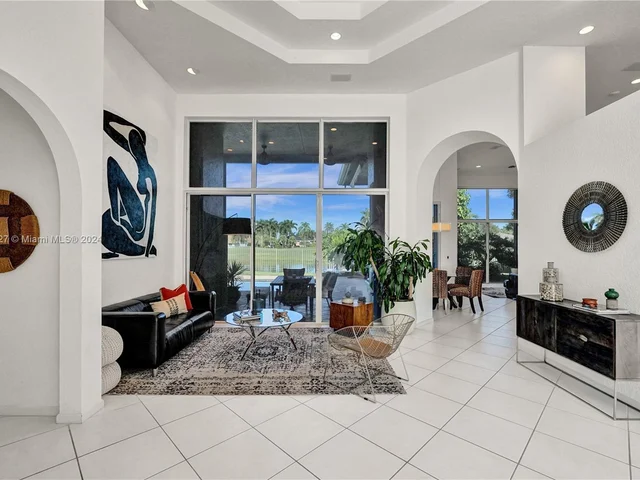 2585 Mayfair Ln, Weston FL 33327