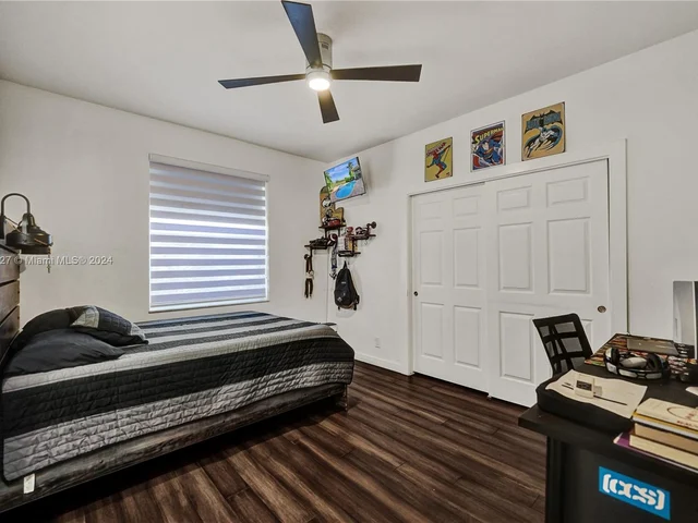 2585 Mayfair Ln, Weston FL 33327