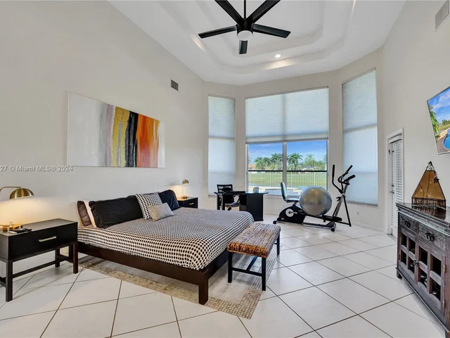 2585 Mayfair Ln, Weston FL 33327