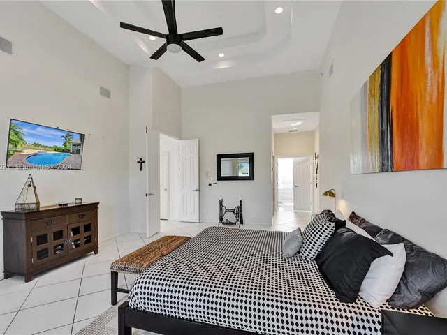 2585 Mayfair Ln, Weston FL 33327