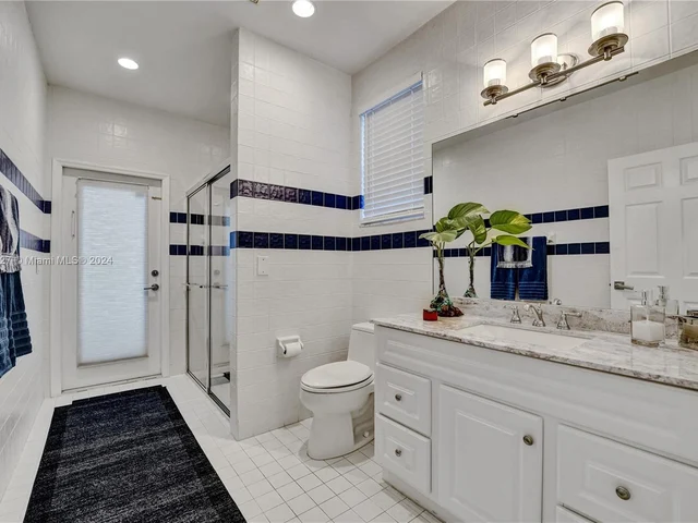 2585 Mayfair Ln, Weston FL 33327