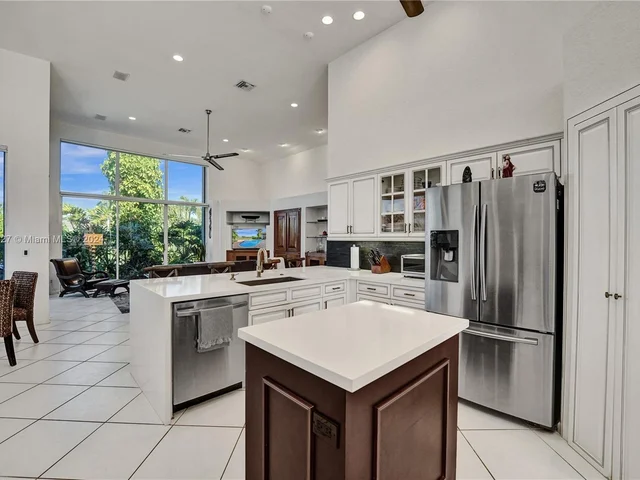 2585 Mayfair Ln, Weston FL 33327