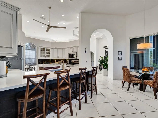 2585 Mayfair Ln, Weston FL 33327