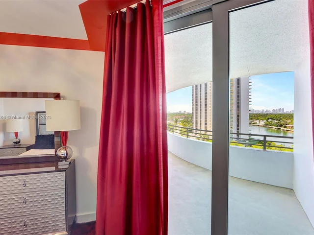 5555 Collins Ave # 11Z, Miami Beach FL 33140