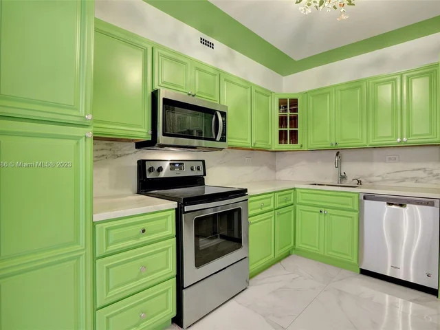 5555 Collins Ave # 11Z, Miami Beach FL 33140