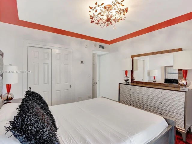 5555 Collins Ave # 11Z, Miami Beach FL 33140