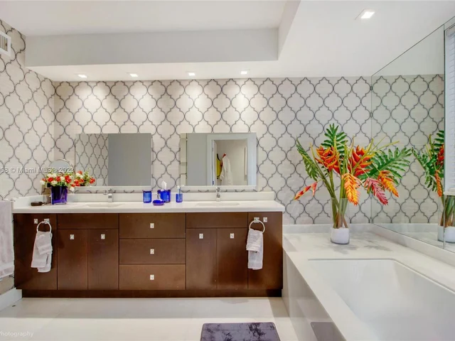 721 Crandon Blvd # 208, Key Biscayne FL 33149