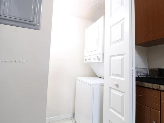 556 NW 114th Ave # 201, Sweetwater FL 33172