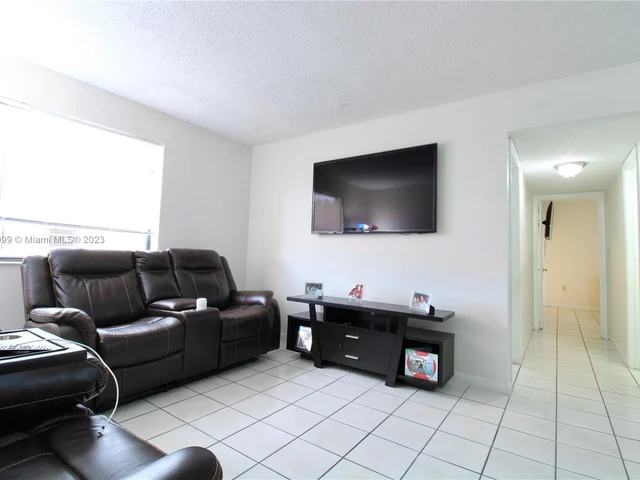 556 NW 114th Ave # 201, Sweetwater FL 33172