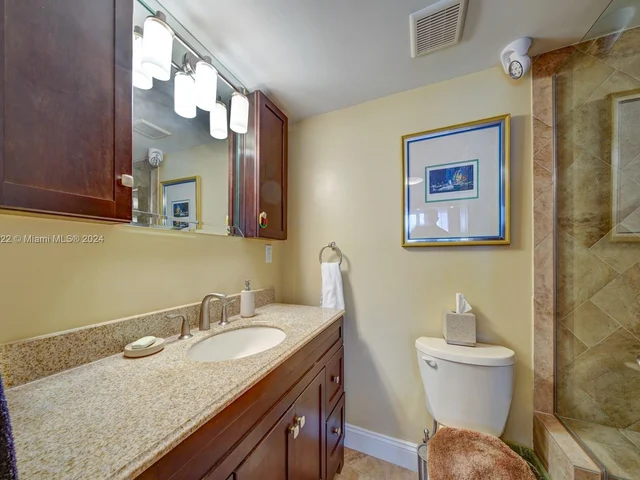 800 Parkview Dr # 1014, Hallandale Beach FL 33009