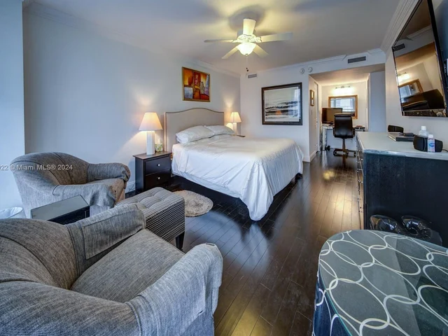 800 Parkview Dr # 1014, Hallandale Beach FL 33009