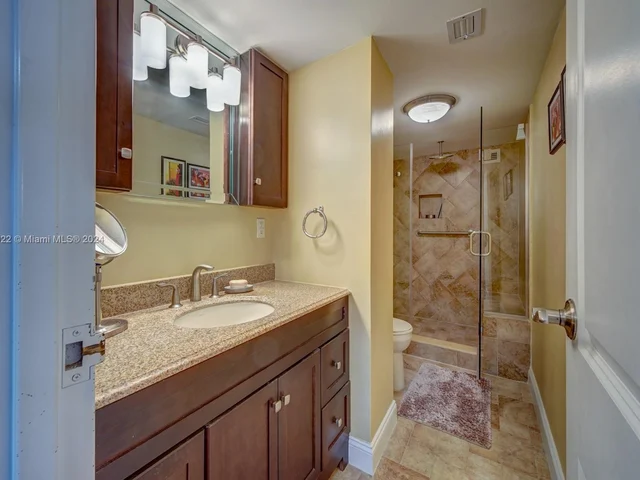 800 Parkview Dr # 1014, Hallandale Beach FL 33009