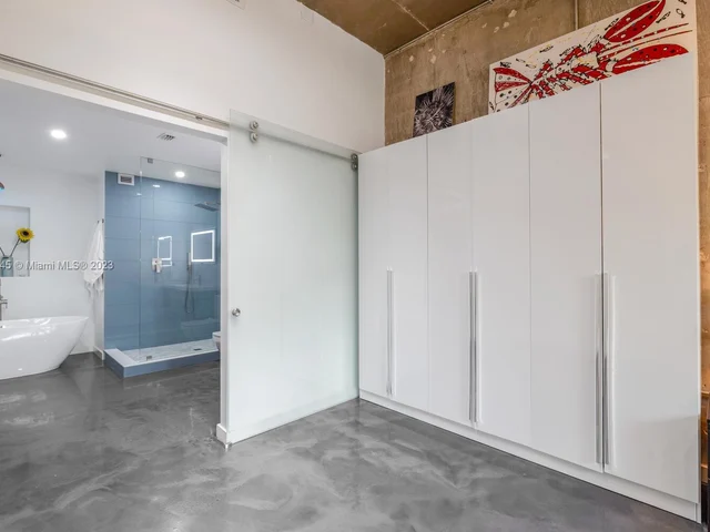 11111 Biscayne Blv # 1F, Miami FL 33181