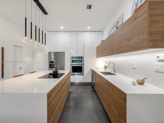 11111 Biscayne Blv # 1F, Miami FL 33181