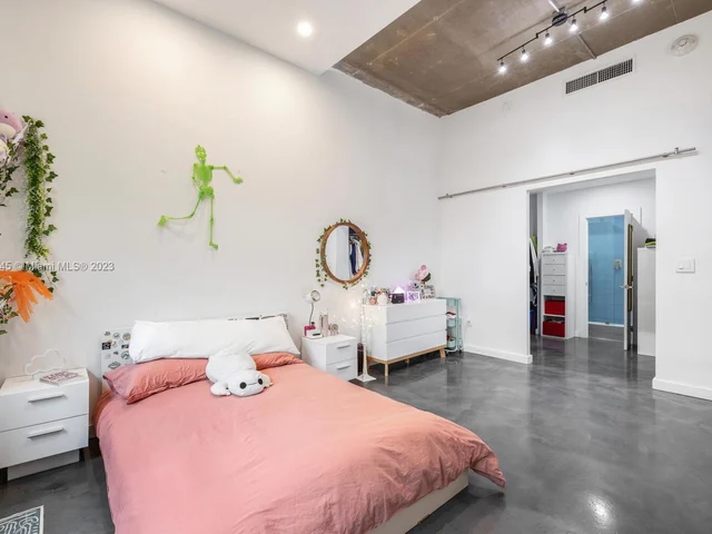 11111 Biscayne Blv # 1F, Miami FL 33181