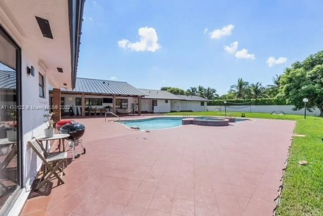 7720 SW 77th Ave, Miami FL 33143