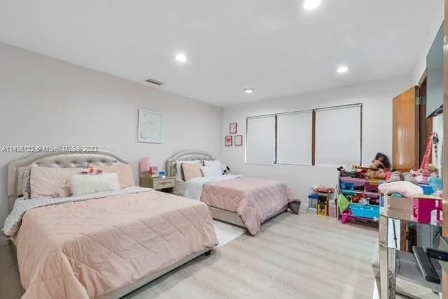 7720 SW 77th Ave, Miami FL 33143