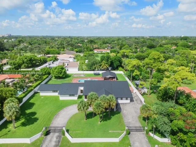 7720 SW 77th Ave, Miami FL 33143