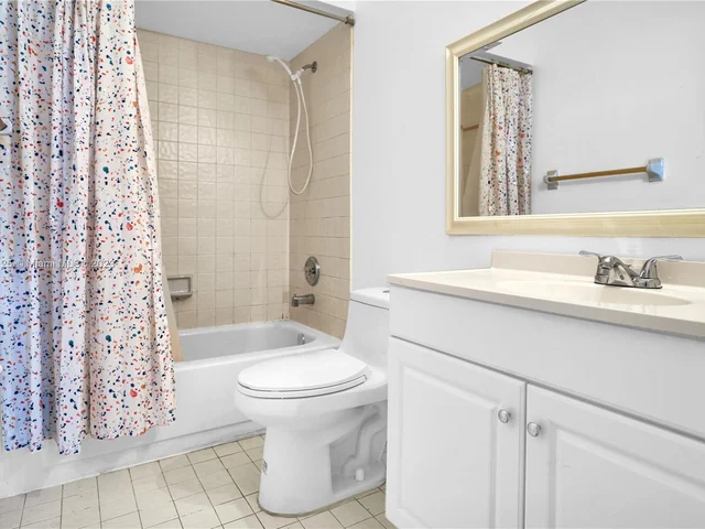 9846 Hammocks Blvd # 105, Miami FL 33196