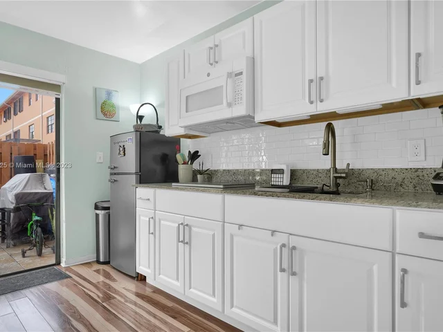 9846 Hammocks Blvd # 105, Miami FL 33196