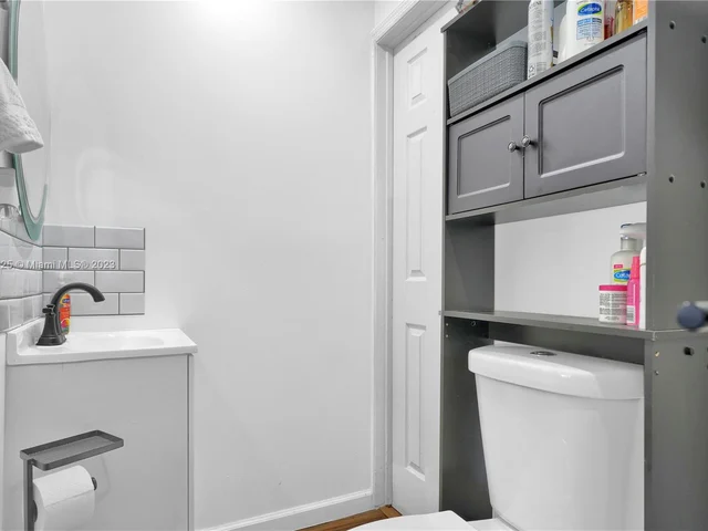 9846 Hammocks Blvd # 105, Miami FL 33196