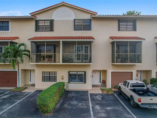 9846 Hammocks Blvd # 105, Miami FL 33196