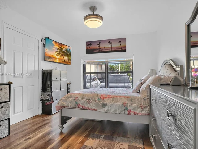 9846 Hammocks Blvd # 105, Miami FL 33196