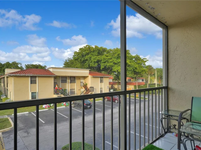 9846 Hammocks Blvd # 105, Miami FL 33196