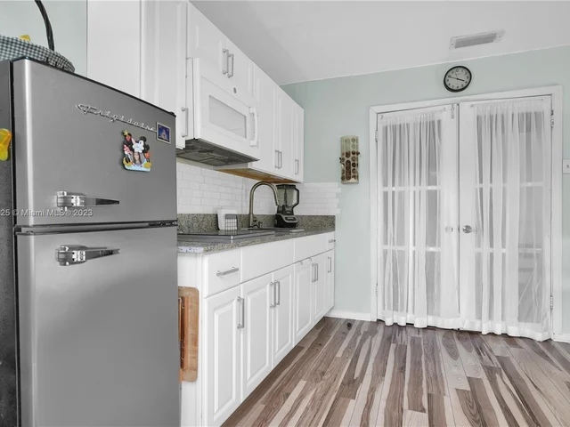 9846 Hammocks Blvd # 105, Miami FL 33196