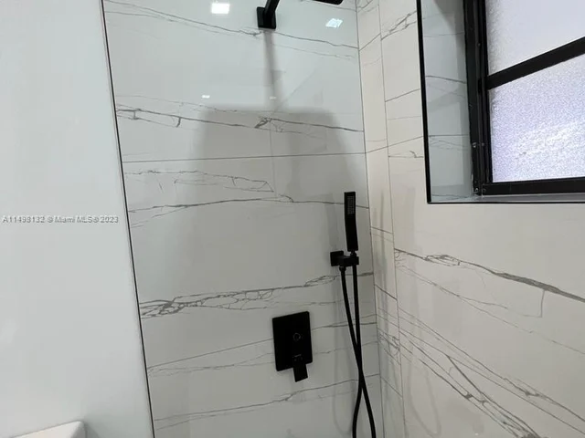 5840 SW 14th St, Plantation FL 33317