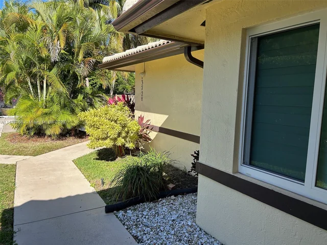 13728 SW 157th Ter, Miami FL 33177