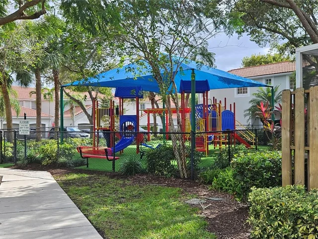 3619 San Simeon Cir, Weston FL 33331