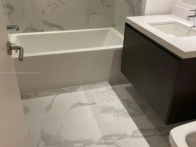 851 NE 1st Ave # 2107, Miami FL 33132