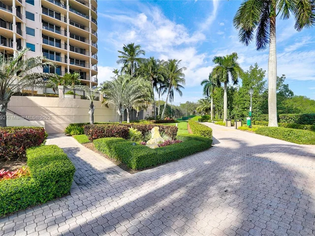 13611 Deering Bay Dr # 301, Coral Gables FL 33158
