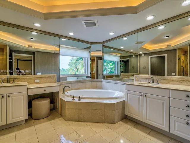 13611 Deering Bay Dr # 301, Coral Gables FL 33158