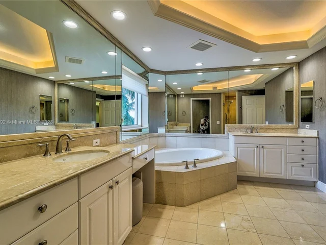 13611 Deering Bay Dr # 301, Coral Gables FL 33158