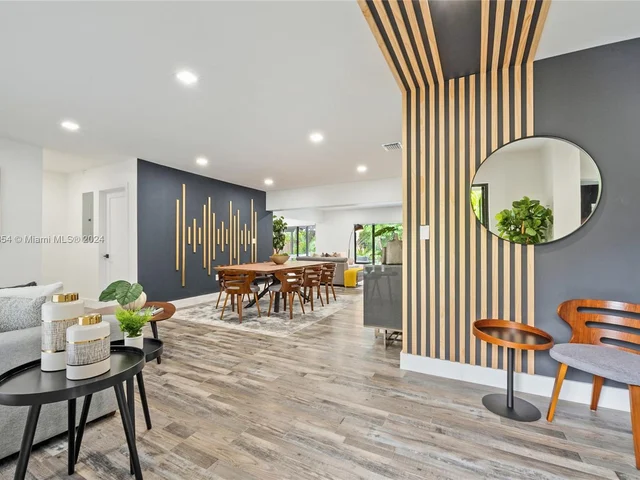 2231 SW 98th Ct, Miami FL 33165