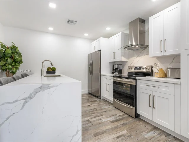 2231 SW 98th Ct, Miami FL 33165