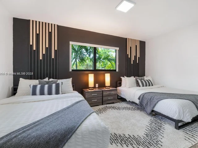 2231 SW 98th Ct, Miami FL 33165