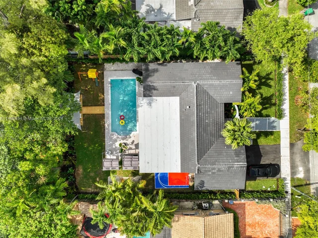 2231 SW 98th Ct, Miami FL 33165