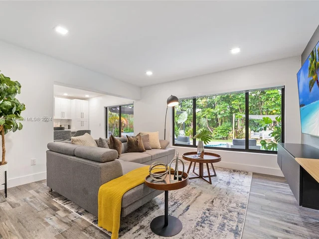 2231 SW 98th Ct, Miami FL 33165