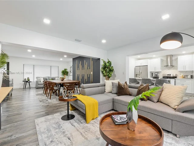 2231 SW 98th Ct, Miami FL 33165