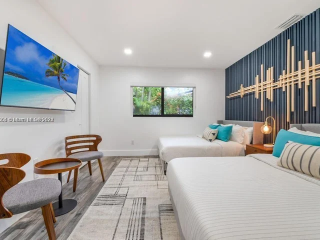 2231 SW 98th Ct, Miami FL 33165